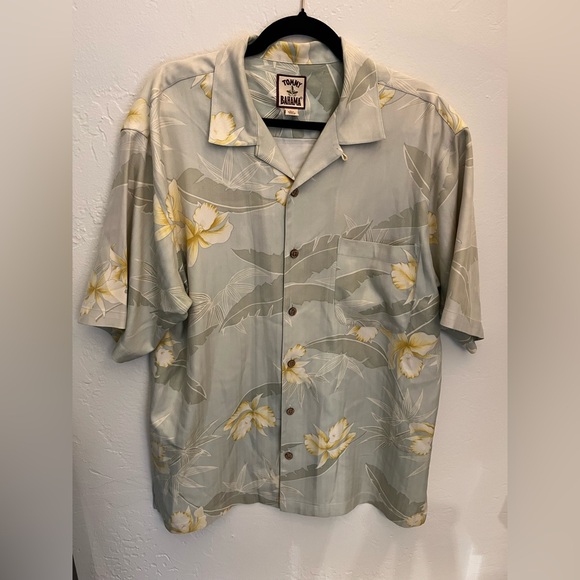Tommy Bahama Silk Hawaiian Shirt Floral Button Up Mens Medium Resort Vacation - Picture 1 of 10